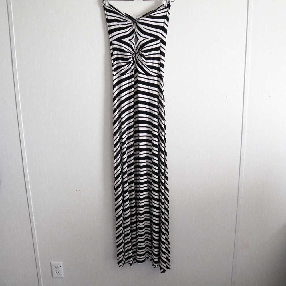 FELICITY and Cocoa Black and White Stripped Dress. - Picture 16 of 16